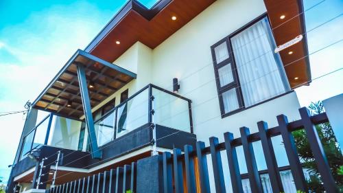 Cozy Pool Villa near SM Pampanga and Sky Ranch Pampanga