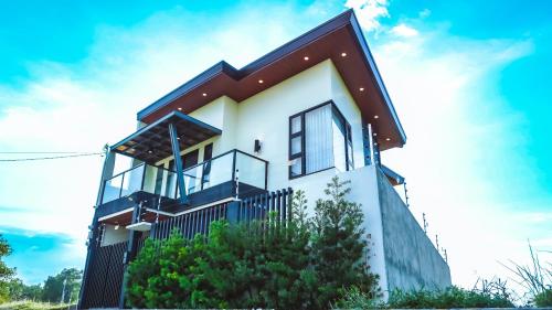 Cozy Pool Villa near SM Pampanga and Sky Ranch Pampanga