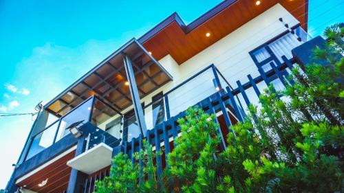 Cozy Pool Villa near SM Pampanga and Sky Ranch Pampanga