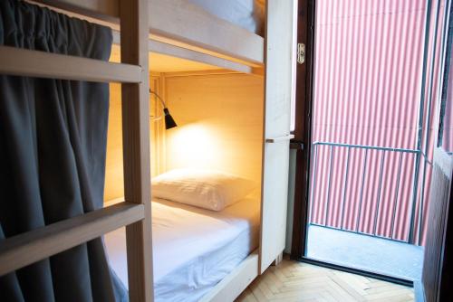 Yolo Hostel