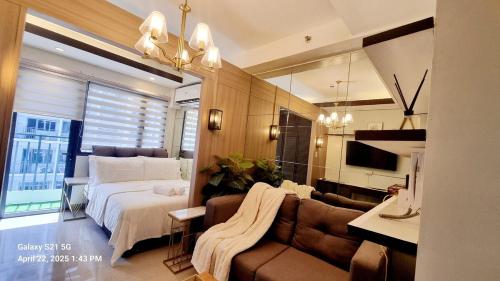 Cozy new studio walk to Mall of Asia with balcony