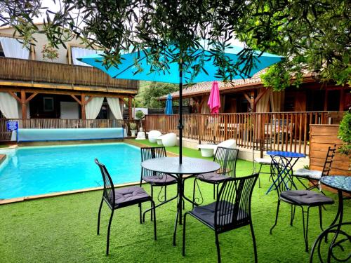 GITES O FIL DE L'EAU piscine spa accès rivière