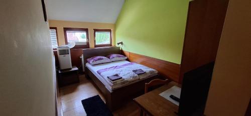 Craft Beer Bar Rooms