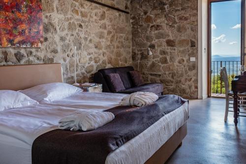 Valdonica Winery & Vineyard Residence