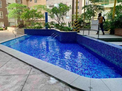 3BR Pioneer Condo, Boni Edsa MRT linked, with netflix2