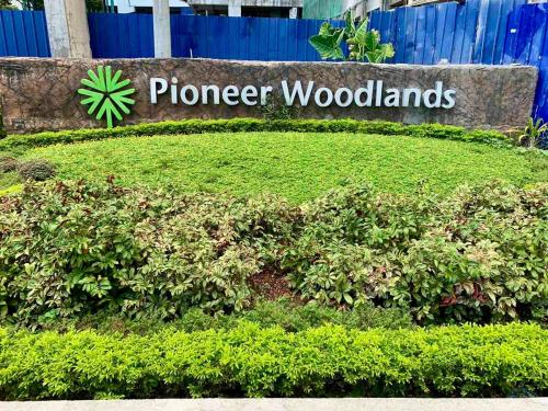 3BR Pioneer Condo, Boni Edsa MRT linked, with netflix2