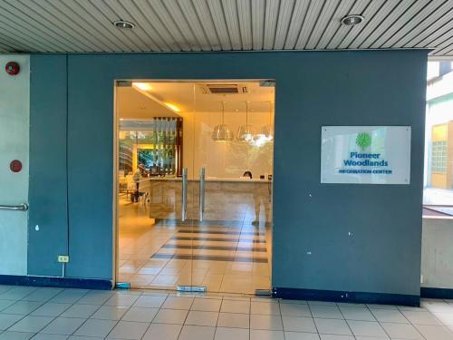 3BR Pioneer Condo, Boni Edsa MRT linked, with netflix2