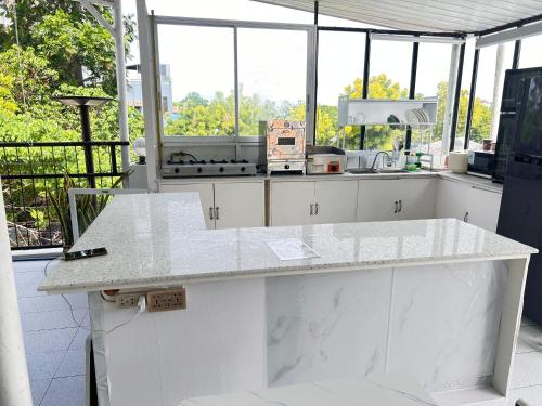 Luna Oslob Travellers Inn