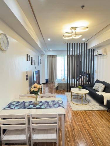 Sybaysuites staycation near Okada COD MOA NAIA airport Solaire