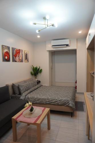 Quezon City Apartment 2 Condo-Hotel with Pool View