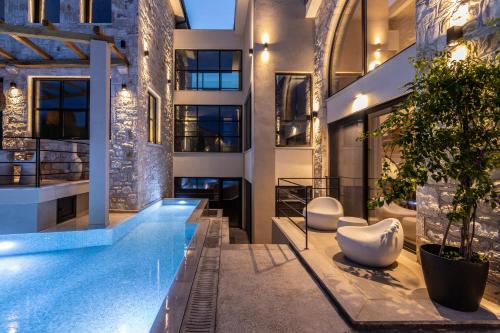 Nikoleta Luxury Villa