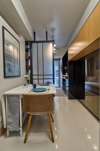 Minimalist Stay Mall of Asia WiFi, Netflix, Self Checkin