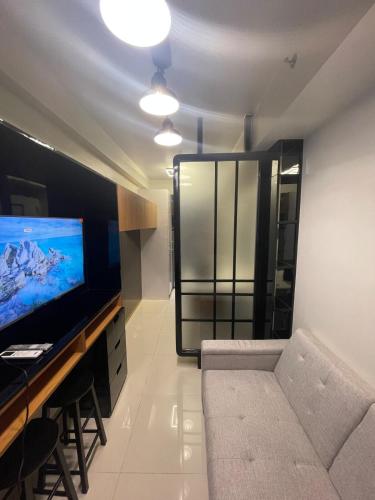 Minimalist Stay Mall of Asia WiFi, Netflix, Self Checkin