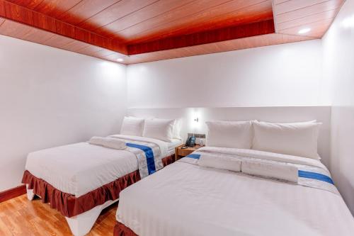 Santiago Cove Hotel and Restaurant