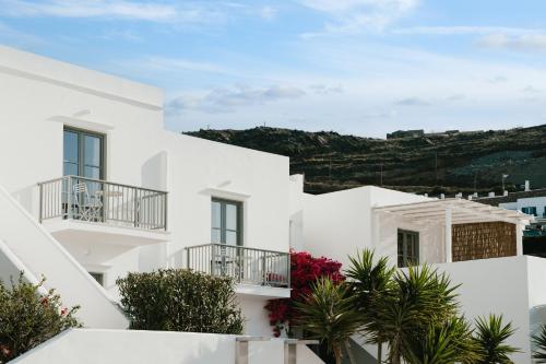 Mr & Mrs White Tinos