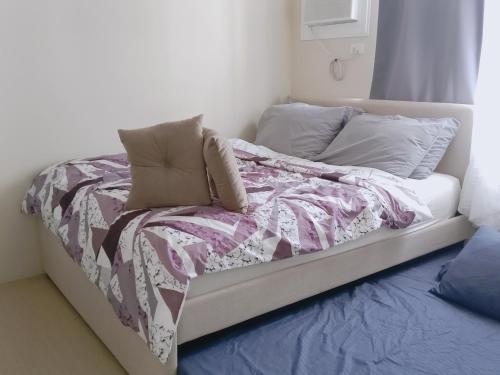 Moore HQ 1BEDROOM Avida Tower 2