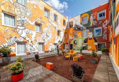 B&B HOTEL Paris Mairie de Saint-Ouen