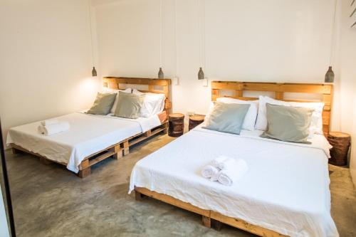 SAYA Nest Self-Service Home in Rainforest Nest with Kitchen - Monkeys, Bats, Pet Friendly with a Fee