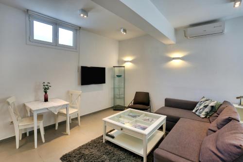 Helios Studios & Apartments