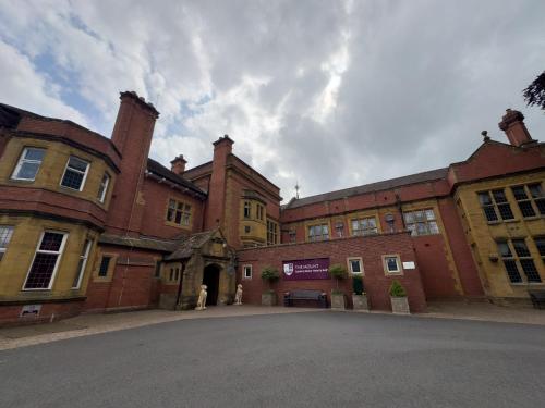 The Mount Hotel Country Manor