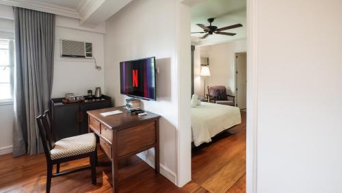 MiraNamin Nest LIRYO Suite in Unique Historic Home - Garden Access, Family Friendly, Shared Kitchen