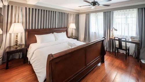 MiraNamin Nest LANTANA SUITE in Unique Historic Home with Garden Access, Rooftop, Bathtub, Private Kitchen