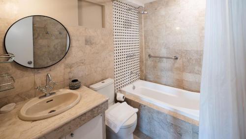 MiraNamin Nest BANABA Suite in Unique Historic Home - Garden View, Shared Kitchen, Rooftop, Pet Friendly with a Fee