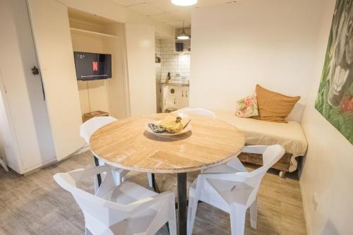 FOREST Nest with Self-Service Breakfast - Birds, Monkeys, Pet Friendly with a Fee