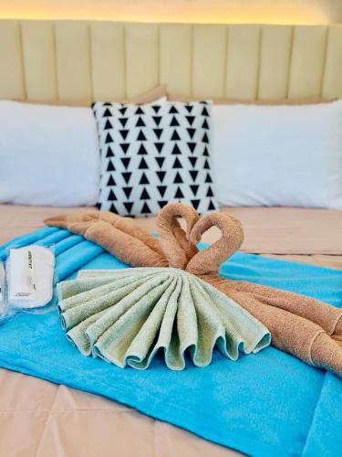 Budget Friendly Staycation walking distance to Venice Mall with Netflix and Wifi