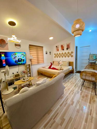 Fully Furnished Tiny Guest House with Hot Shower, Washer, Wi-Fi, Netflix - S&E-2 Forever Homes, Olango Island