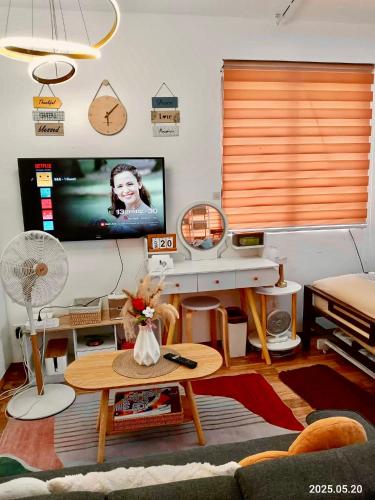 Fully Furnished Tiny Guest House with Hot Shower, Washer, Wi-Fi, Netflix - S&E-1 Forever Homes, Olango Island