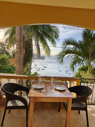 Studio apartment with ocean views and pool