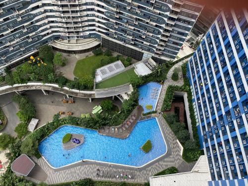 Modern Chic Condo at Makati with WiFi and Netflix