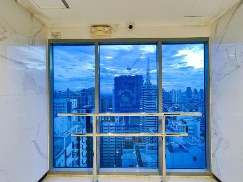 1BR Condotel with Balcony at FAME Residences #FM02-1