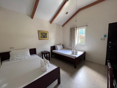 Blue Lagoon Inn & Suites