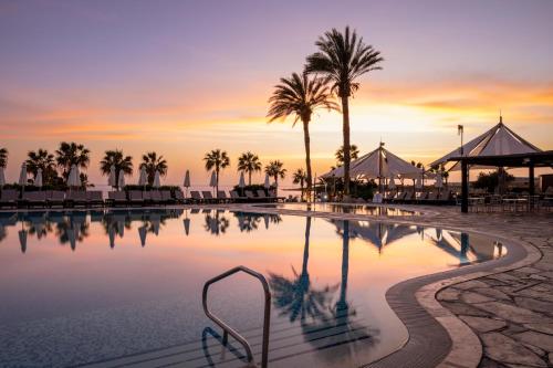Coral Beach Hotel & Resort
