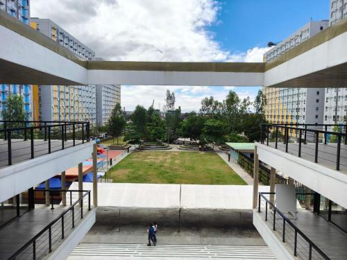 Urban Oasis for 7 with 200 mbps & Netflix