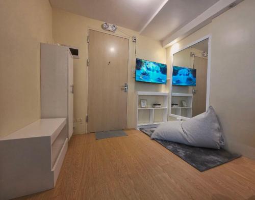 Urban Oasis for 7 with 200 mbps & Netflix