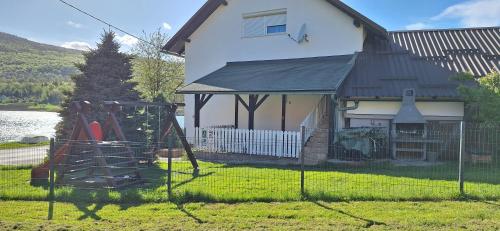 Apartment Sabljaci by the Lake