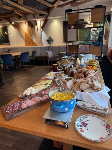 Apartments And Rooms Tolc