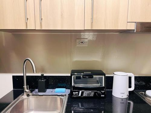 1BR Condotel with Balcony at FAME Residences #FM25-1