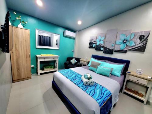 Hidden Palms Inn Deluxe Room