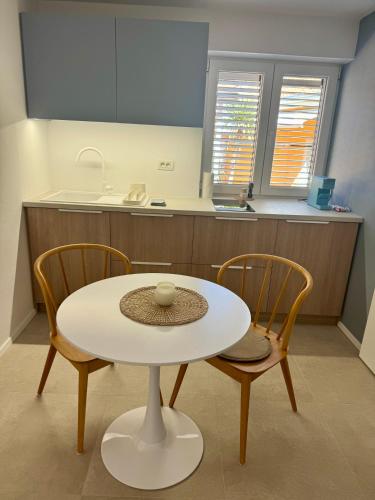 Sunny Old Town Apartment