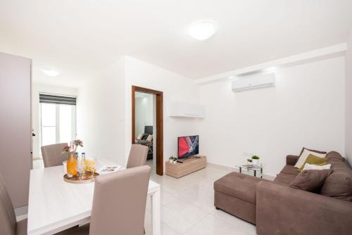 Vela Blu Apartments - Rose Court
