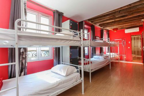 Le Village Hostel
