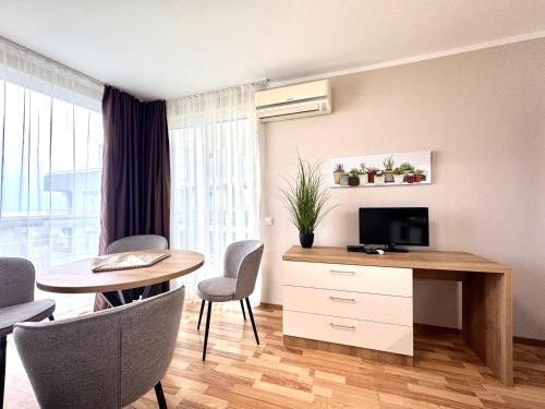 Sineva Del Sol Apartments