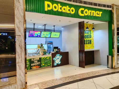 1BR Condotel with Balcony at FAME Residences #FM39-1