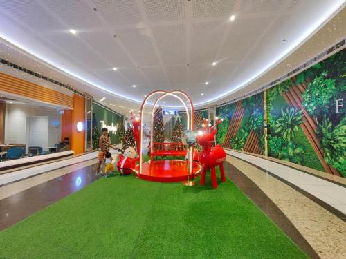 1BR Condotel with Balcony at FAME Residences #FM39-1