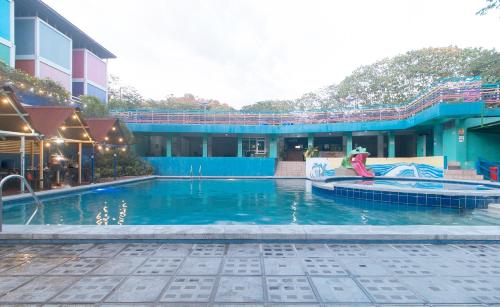 RedDoorz @ Boondocks Cabins Resort