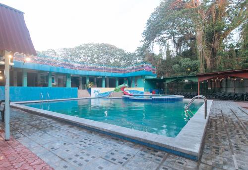 RedDoorz @ Boondocks Cabins Resort